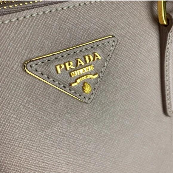 COPY - Prada Saffiano Lux Galleria Double Zip Tote -size Large - Picture 2 of 16
